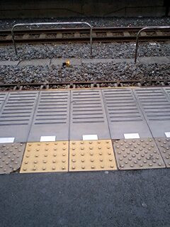 ���O����